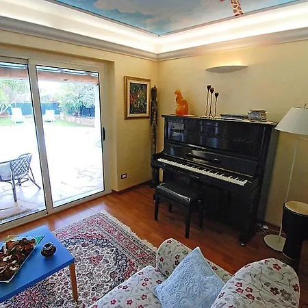 Sleeps 8 Pool Air Con Wifi Prázdninový dům *