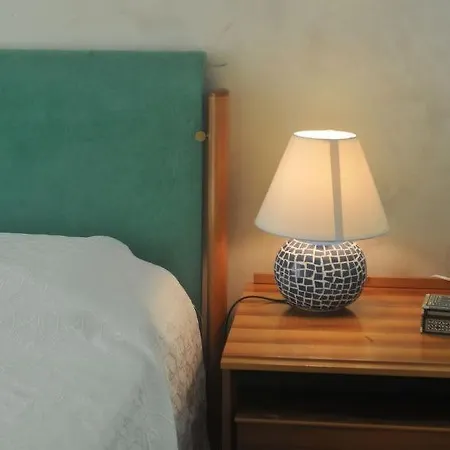 Sleeps 8 Pool Air Con Wifi